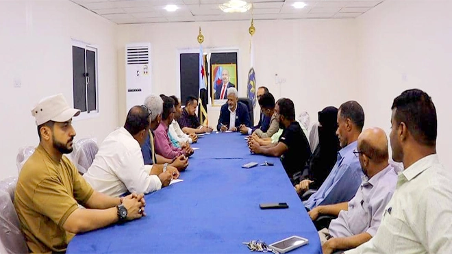 انتقالي لحج يناقش مع السلطة المحلية أهداف الاعتصام الشعبي